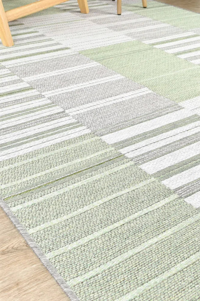 Vermont 54 Mint Green Outdoor Rug