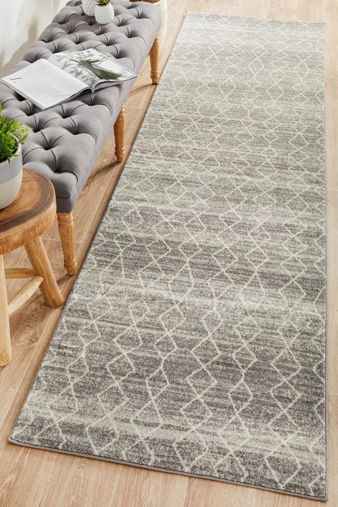 Evoke Remy Silver Transitional Runner Rug