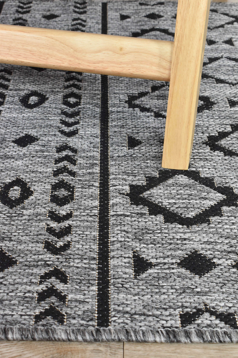 Alaska Indoor Outdoor 33 Dark Grey Rug