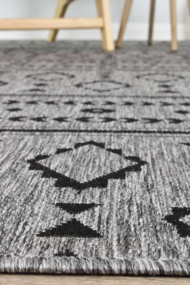 Alaska Indoor Outdoor 33 Dark Grey Rug