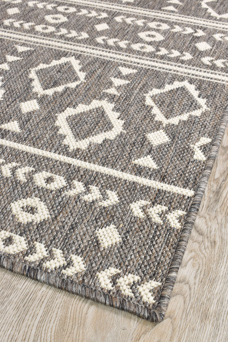 Alaska Indoor Outdoor 33 Brown Rug