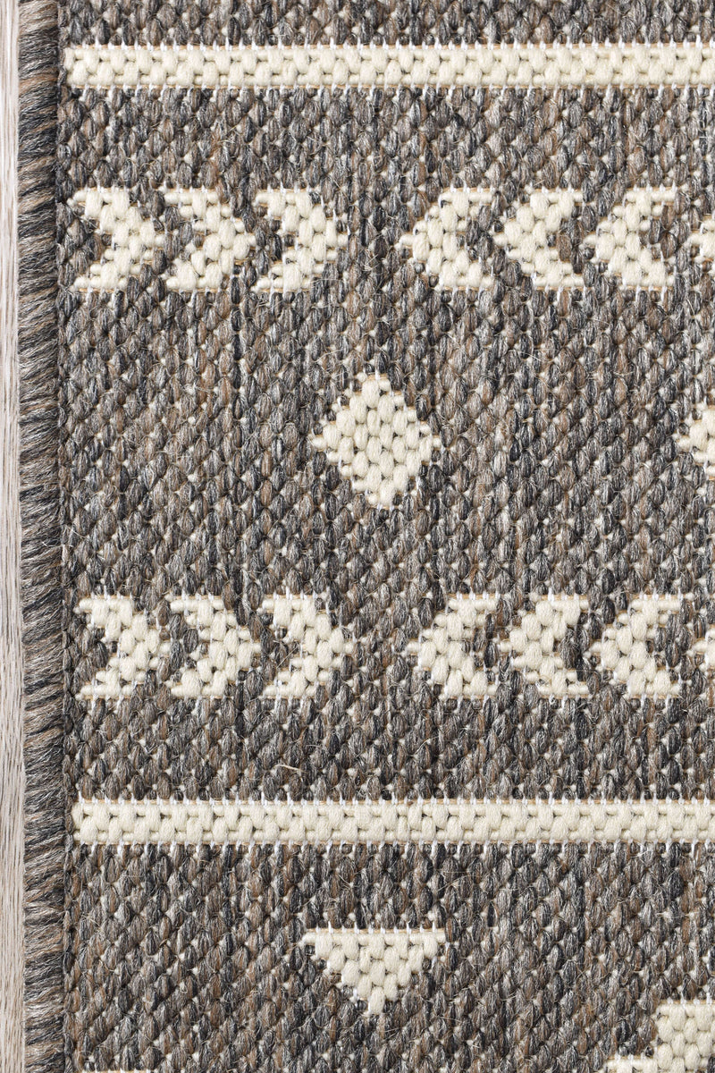Alaska Indoor Outdoor 33 Brown Rug