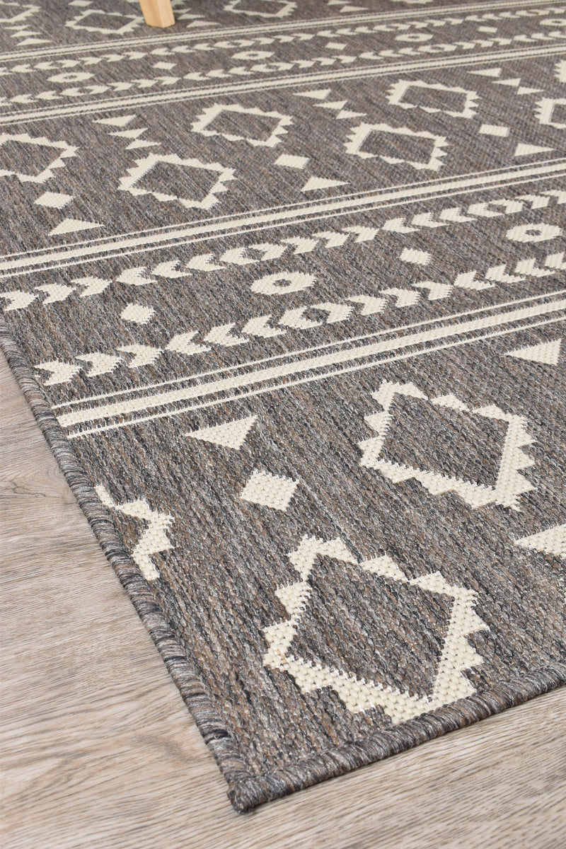 Alaska Indoor Outdoor 33 Brown Rug