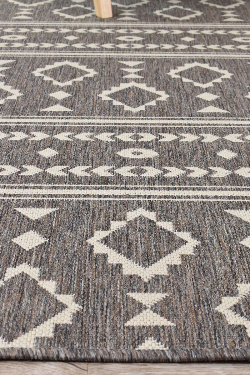 Alaska Indoor Outdoor 33 Brown Rug