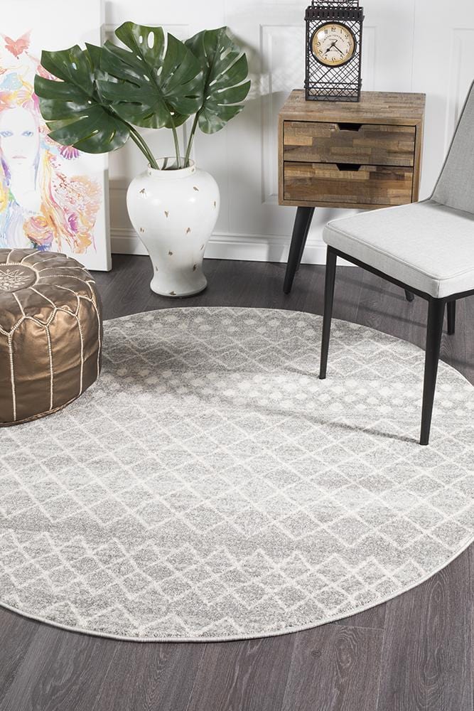 Oasis-Oasis Selma Silver Tribal Round Rug