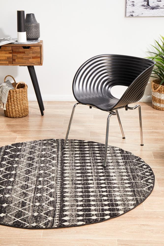 Evoke Simplicity Black Transitional Round Rug